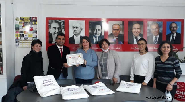 CHP BUCA KADIN KOLLARI ÖDÜLÜNÜ ALDI