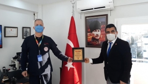 Dr. MURAT KÖKSAL ÖDÜLÜNÜ ALDI