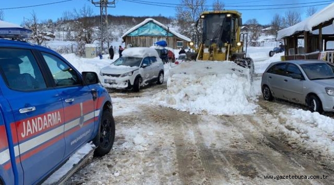 Kamp yapan 8 kişi, kar nedeniyle 3 gün mağarada mahsur kaldı