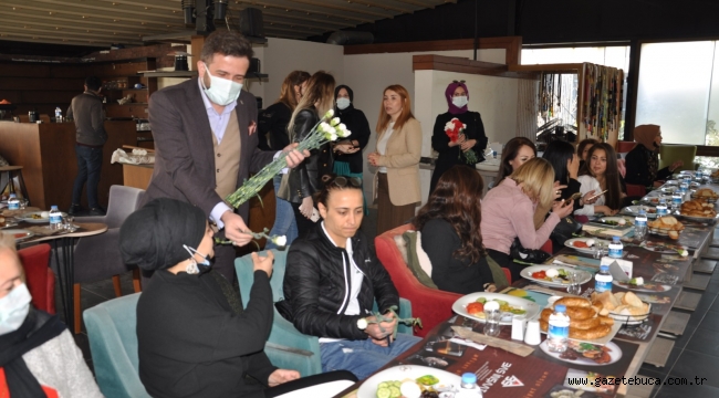 Ak Parti Buca İlçe Başkanı Av. Hakan Kalfaoğlu Buca'lı Kadınları Unutmadı