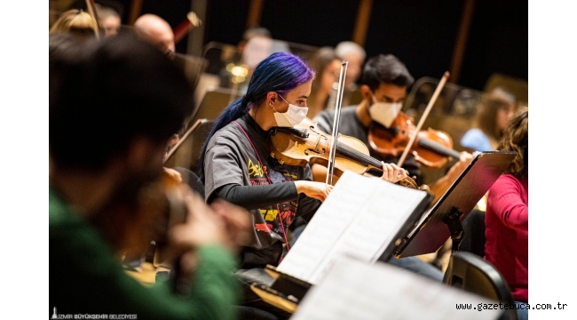 İzmir Büyükşehir Belediyesi sanatçıyla "El Ele"