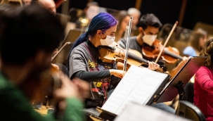 İzmir Büyükşehir Belediyesi sanatçıyla "El Ele"