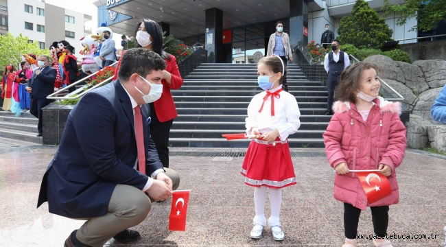 Buca'da gün boyu 23 Nisan'a yakışır kutlama