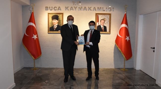 Buca Kaymakamımız Sayın Mahmut Nedim TUNÇER, Tarım ve Orman Bakanı Danışmanı Doç. Dr. Zülfikar BAYRAKTAR'ı ve mahiyetindeki misafirlerini Makamında Kabul Etti. 