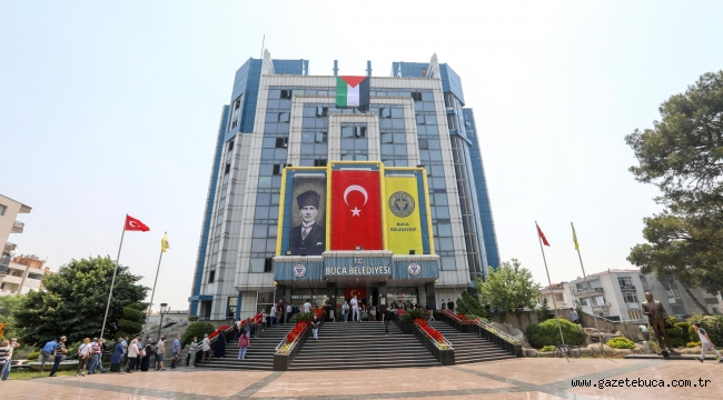 Buca Belediyesi hizmet binasına Filistin bayrağı