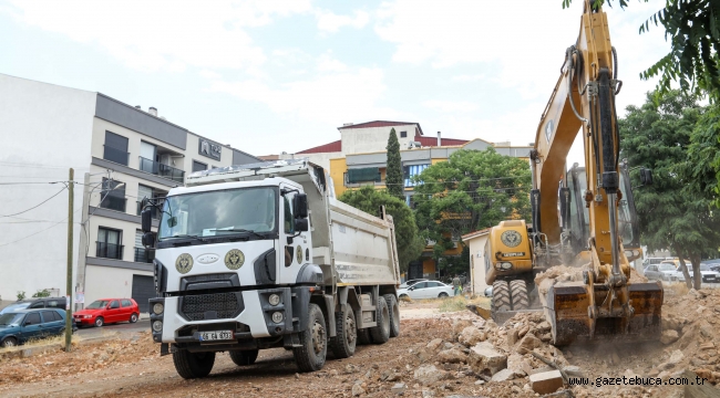 Buca'da kaçak moloz alanına otopark neşteri