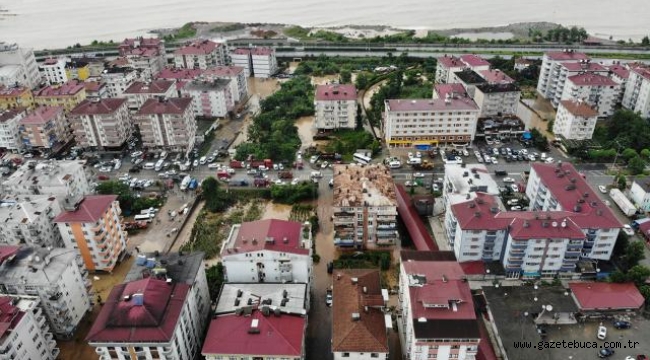 Bakan Koca: Artvin'de göçük altında kalan bir kişinin hastaneye nakli yapıldı