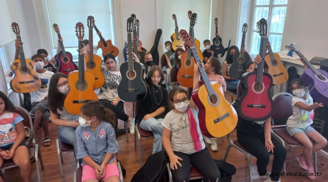 Buca'nın tarihi köşkü kapılarını minik sanatçılar için açtı