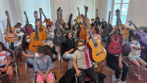 Buca'nın tarihi köşkü kapılarını minik sanatçılar için açtı