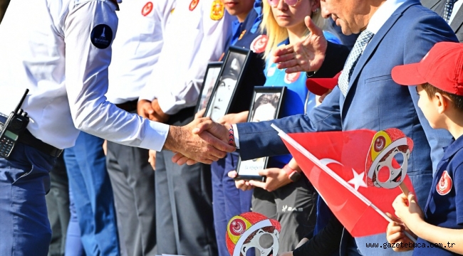 "Hem İzmir'e hem de ülkemize umut olmayı başardık"