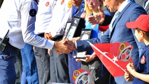 "Hem İzmir'e hem de ülkemize umut olmayı başardık"