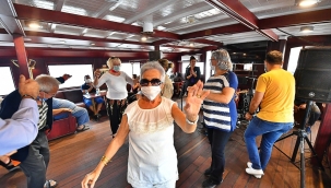 Huzurevi sakinleri Körfez turuna çıktı