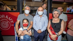 İzmir'in eski otobüsleri hurda değil kafe oluyor