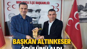 BAŞKAN ALTINKESER ÖDÜLÜNÜ ALDI.