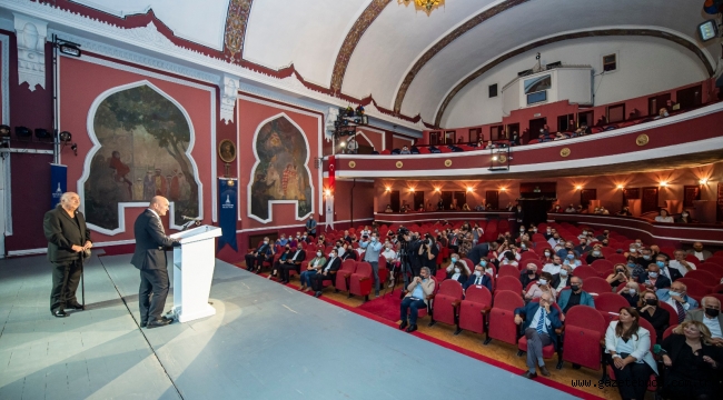 Başkan Soyer: "İyi ki tiyatro var"