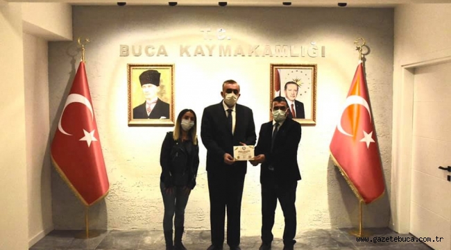 Buca Kaymakamı Sayın Mahmut Nedim TUNÇER, Gazete Buca Genel Yayın Yönetmeni Aziz TEKİN ve Esra TOP'un ziyaretlerini makamında kabul etti