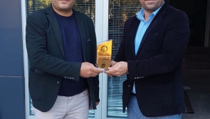 ERSİN EROĞLU ÖDÜLÜNÜ ALDI