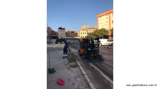 İZMİR BÜYÜKŞEHİR BELEDİYESİ VE KONAK BELEDİYESİ PERSONELİNDEN GIDA ÇARŞISI ÇEVRESİNDE TEMİZLİK MESAİSİ