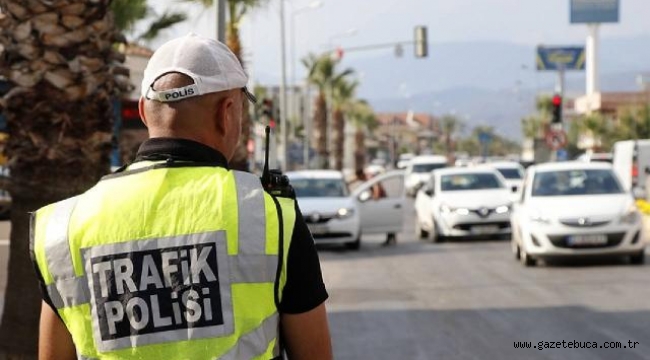 İzmir'de trafik denetimleri: 21 bin 390 sürücüye ceza uygulandı