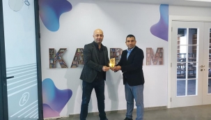 MUSTAFA KARTAL ÖDÜLÜNÜ ALDI