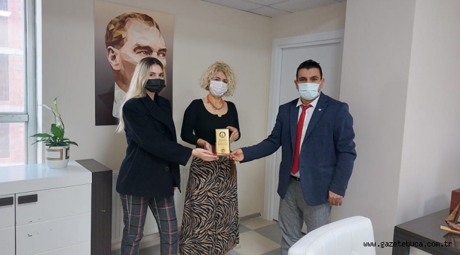 BUCA NÜFÜS MÜDÜRÜ AYSEL ACU ÖDÜLÜNÜ ALDI