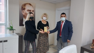 BUCA NÜFÜS MÜDÜRÜ AYSEL ACU ÖDÜLÜNÜ ALDI