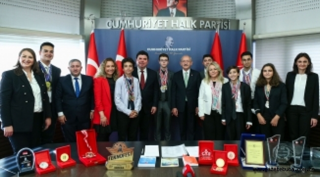 CHP Lideri Buca'nın bilim üssünü tebrik etti