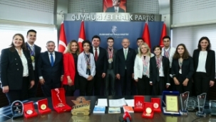 CHP Lideri Buca'nın bilim üssünü tebrik etti