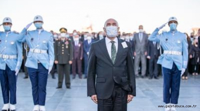 İzmir'de Ata'ya saygı için hayat durdu