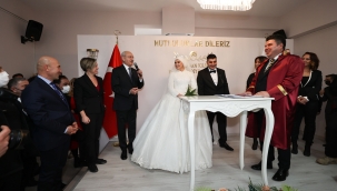 Buca'da ilk nikâh Kılıçdaroğlu'ndan Buca Belediyesi'nin ek hizmet binasını Kılıçdaroğlu açtı