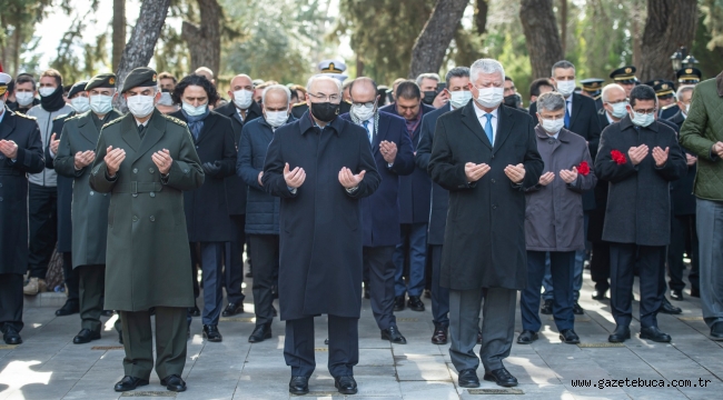107. yılında Çanakkale Deniz Zaferi İzmir'de anıldı