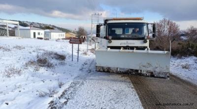 İzmir Büyükşehir Belediyesi 20 ilçede kar ve buzlanmayla mücadele ediyor