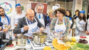 Karşıyaka'da ilaçlamaya broşürlü bilgilendirme