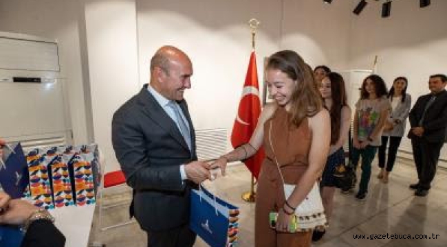 Başkan Soyer genç yazarlarla buluştu