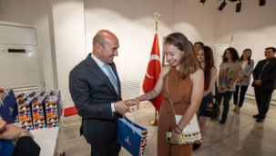 Başkan Soyer genç yazarlarla buluştu