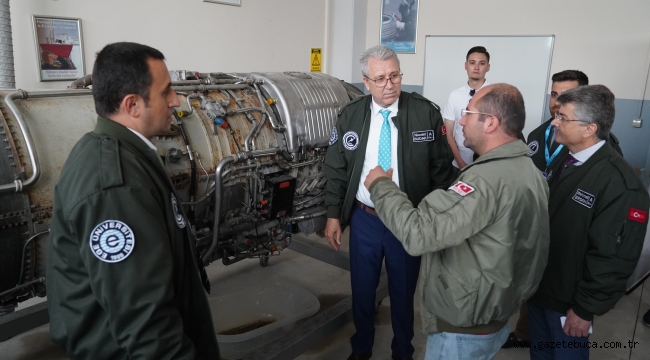 Rektör Budak uçak simülasyonu eğitimine katıldı