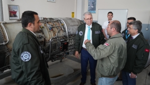 Rektör Budak uçak simülasyonu eğitimine katıldı