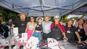 Soyer mezunu olduğu lisenin ayran gününe katıldı