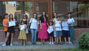 Ege Üniversitesinden çocuklara karne hediyesi