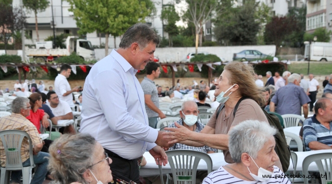 KARŞIYAKA'DA YÜZLERCE CAN BİRLİKTE ORUÇ AÇTI