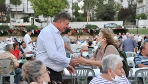 KARŞIYAKA'DA YÜZLERCE CAN BİRLİKTE ORUÇ AÇTI