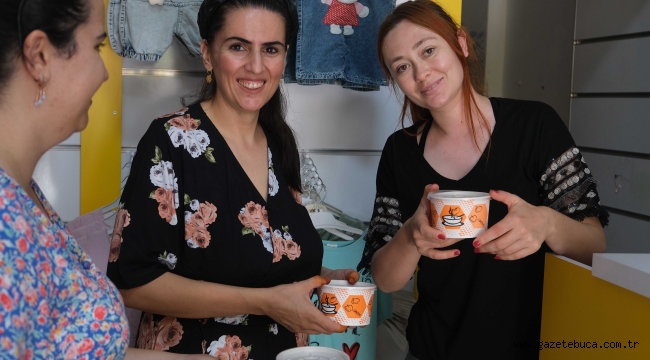 Seferihisar Hanımeli kadınları aşure dağıttı