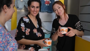 Seferihisar Hanımeli kadınları aşure dağıttı