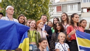 BAŞKAN İMAMOĞLU GENÇ UKRAYNALILARI AĞIRLADI