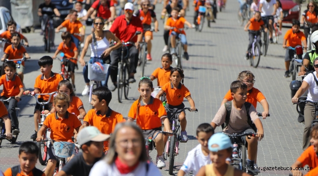 Selçuk'ta öğrenciler okula bisikletle gitti