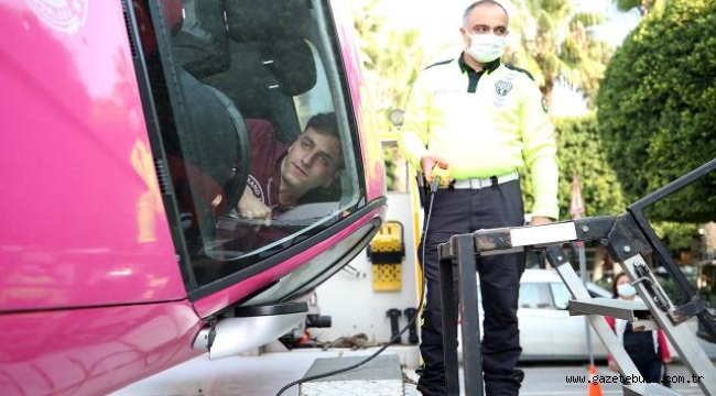 Sürücü adayları emniyet kemeri simülasyon eğitimi alacak