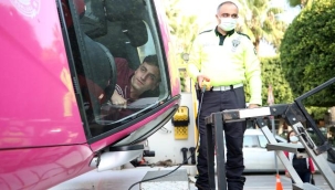 Sürücü adayları emniyet kemeri simülasyon eğitimi alacak