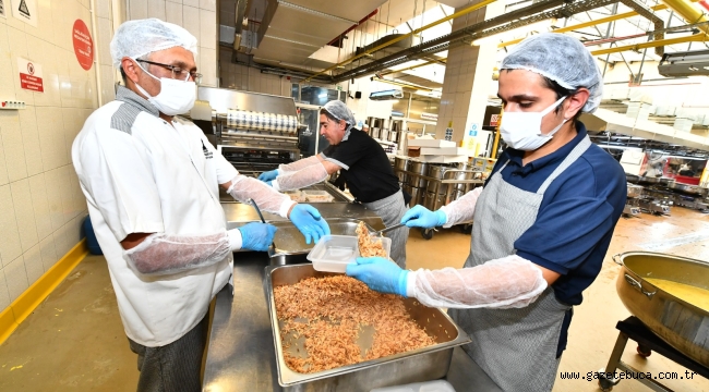 İzmir'de üniversite öğrencilerine yemek desteği bugün başlıyor