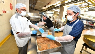 İzmir'de üniversite öğrencilerine yemek desteği bugün başlıyor