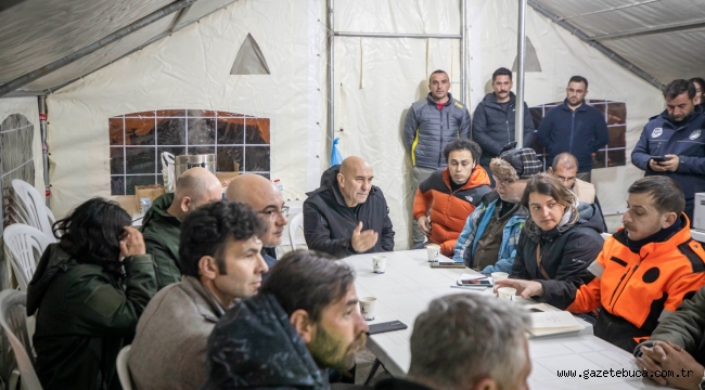 Başkan Soyer Hatay'da koordinasyon merkezine geldi